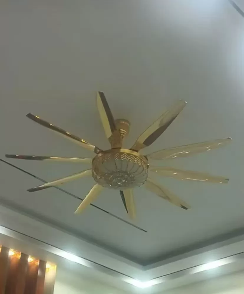 Đ&egrave;n quạt mười c&aacute;nh